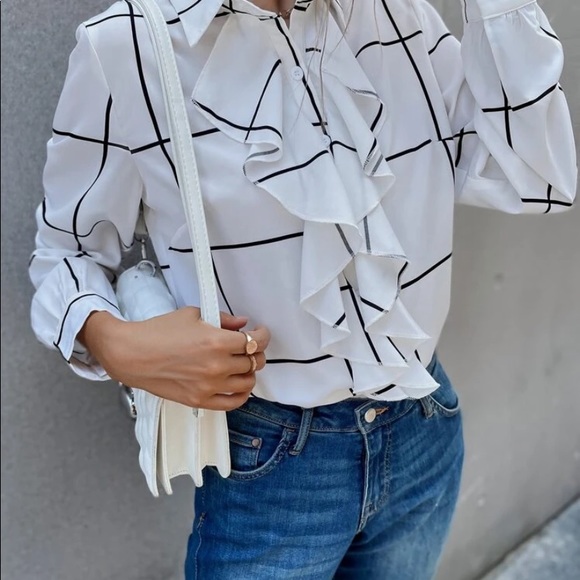 ruffle trim blouse - Picture 2 of 7